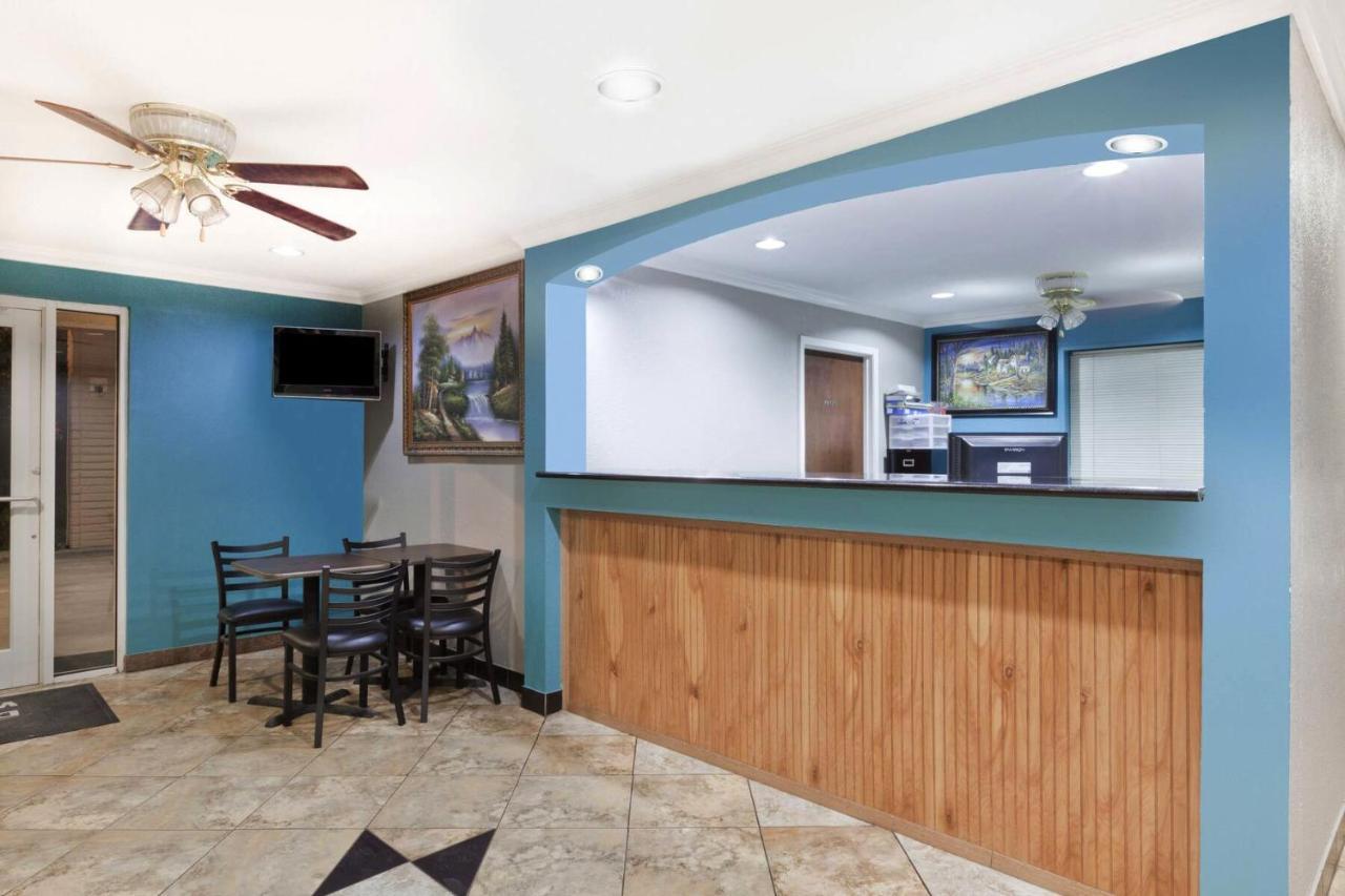 Lone Star Inn Kenedy Екстериор снимка
